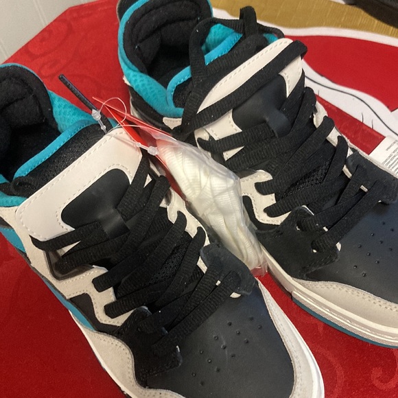 Li-Ning 2021-22 FW low top sneaker - Picture 2 of 6